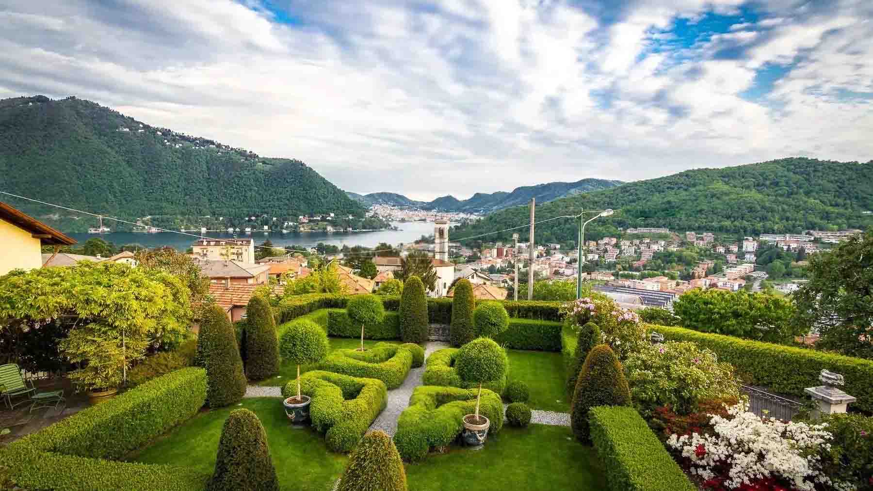 Elegant Villa with Pool near Lake Como, Lombardy