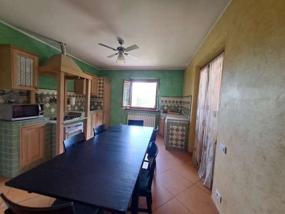 Villa singola su due livelli con ampio giardino in parte terreno edificabile