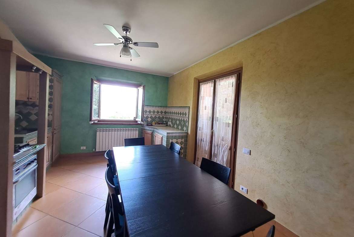 Villa singola su due livelli con ampio giardino in parte terreno edificabile