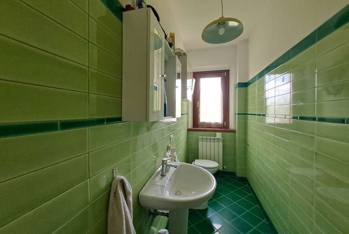 Villa singola su due livelli con ampio giardino in parte terreno edificabile