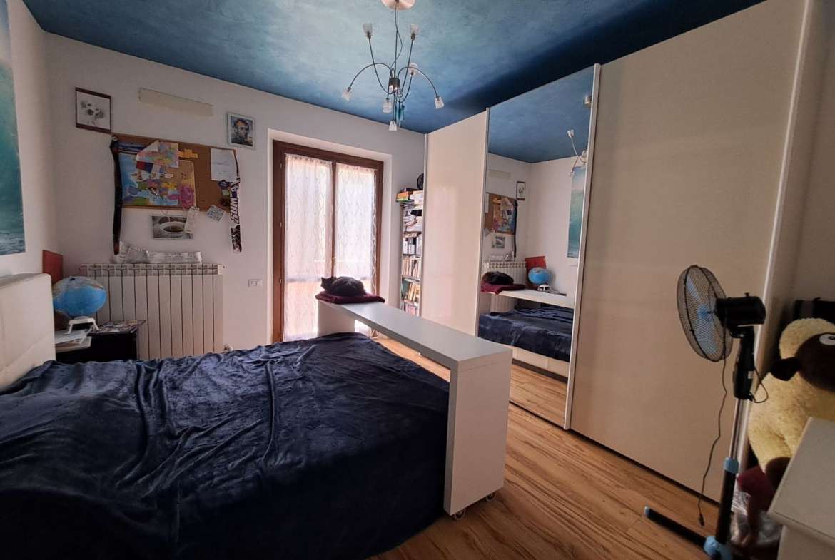 Villa singola su due livelli con ampio giardino in parte terreno edificabile